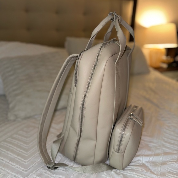 Monos Metro Backpack Beige (slightly used) - Picture 4 of 12